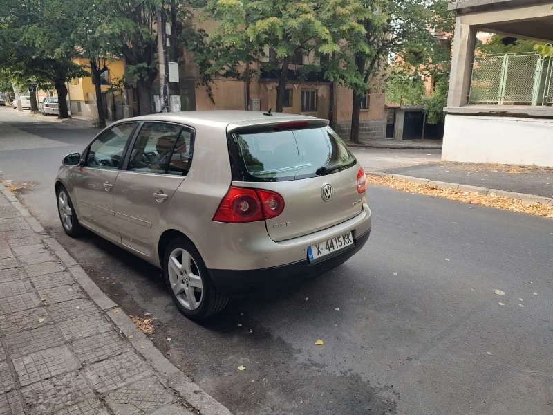 VW Golf 2.0 TDI, снимка 11 - Автомобили и джипове - 51789653