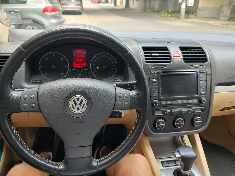 VW Golf 2.0 TDI, снимка 4 - Автомобили и джипове - 51789653