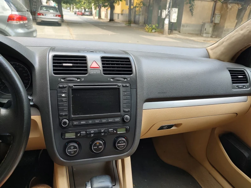 VW Golf 2.0 TDI, снимка 5 - Автомобили и джипове - 51789653