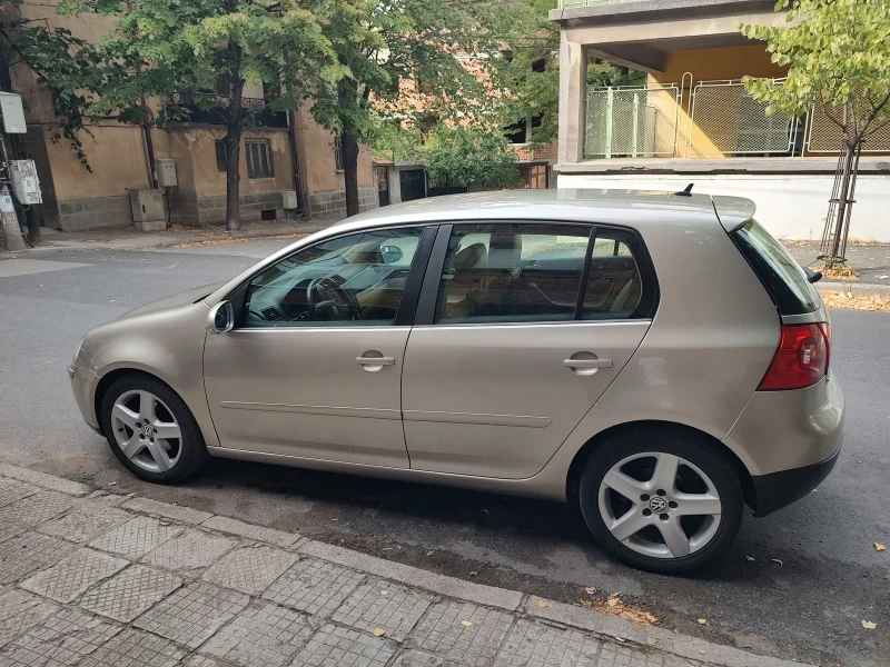 VW Golf 2.0 TDI, снимка 12 - Автомобили и джипове - 51789653