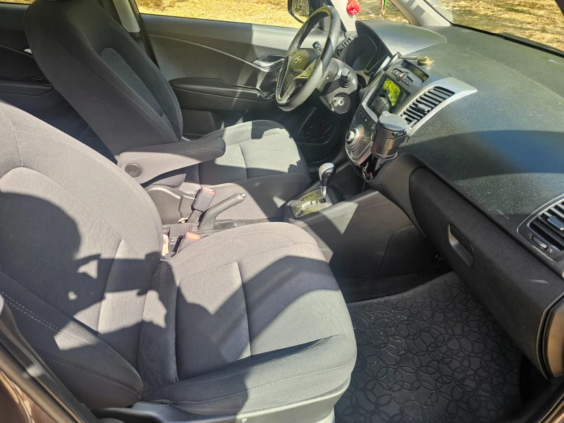 Hyundai Ix20, снимка 12 - Автомобили и джипове - 51952342