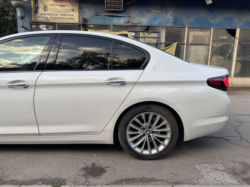 BMW 520 Luxury Line, снимка 11 - Автомобили и джипове - 52407791