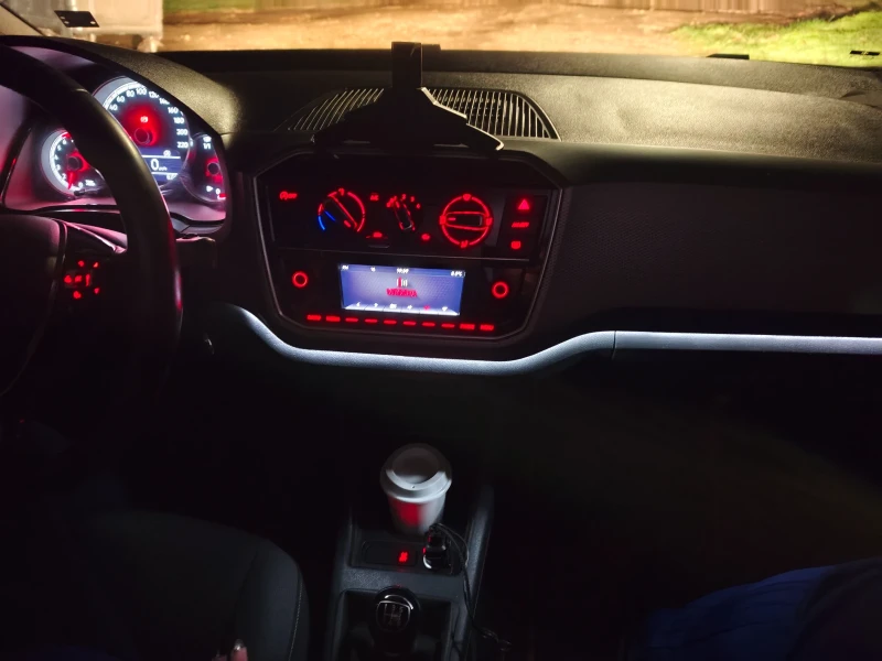 VW Up ACTIVE, снимка 6 - Автомобили и джипове - 52422673