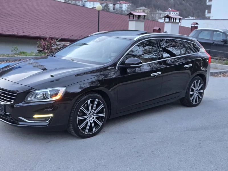 Volvo V60 2.4D 215kc 4х4, снимка 3 - Автомобили и джипове - 52726127