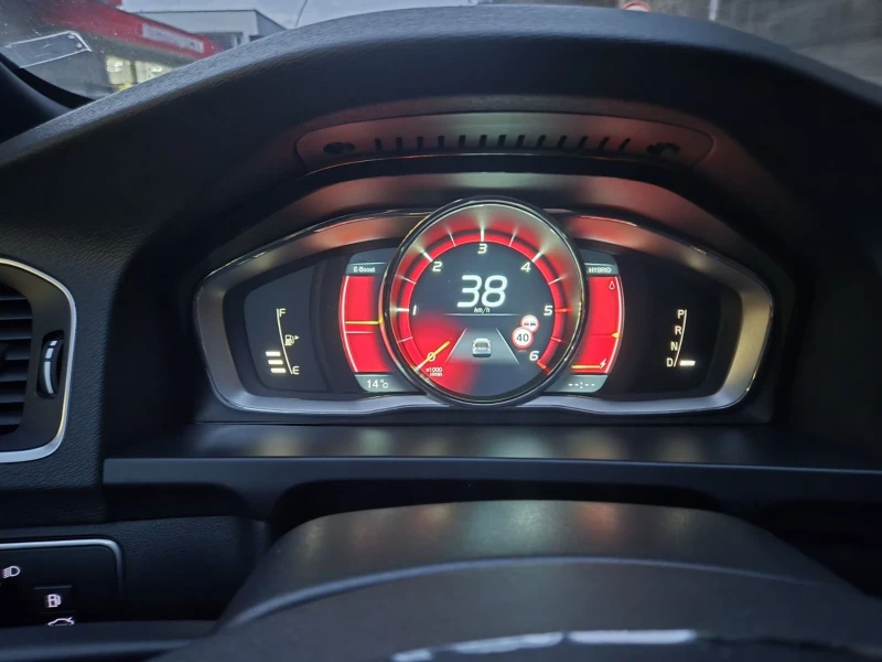 Volvo V60 2.4D 215kc 4х4, снимка 11 - Автомобили и джипове - 52726127