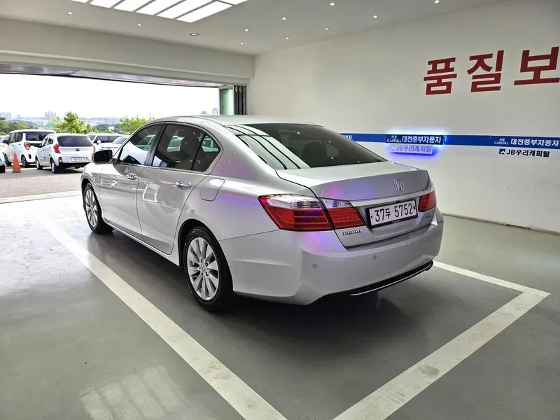 Honda Accord 2.4 9Th Generation, снимка 9 - Автомобили и джипове - 56020646