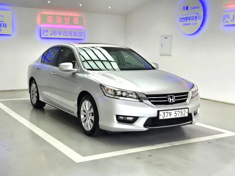 Honda Accord 2.4 9Th Generation, снимка 17 - Автомобили и джипове - 56020646