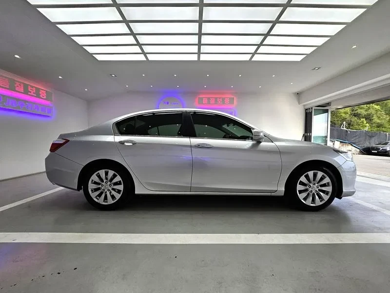 Honda Accord 2.4 9Th Generation, снимка 15 - Автомобили и джипове - 56020646