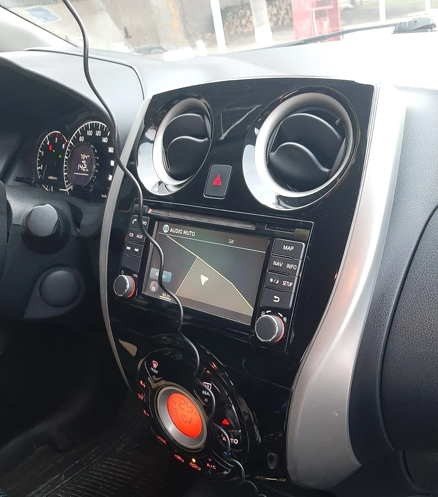 Nissan Note 1, 5dci - изображение 3