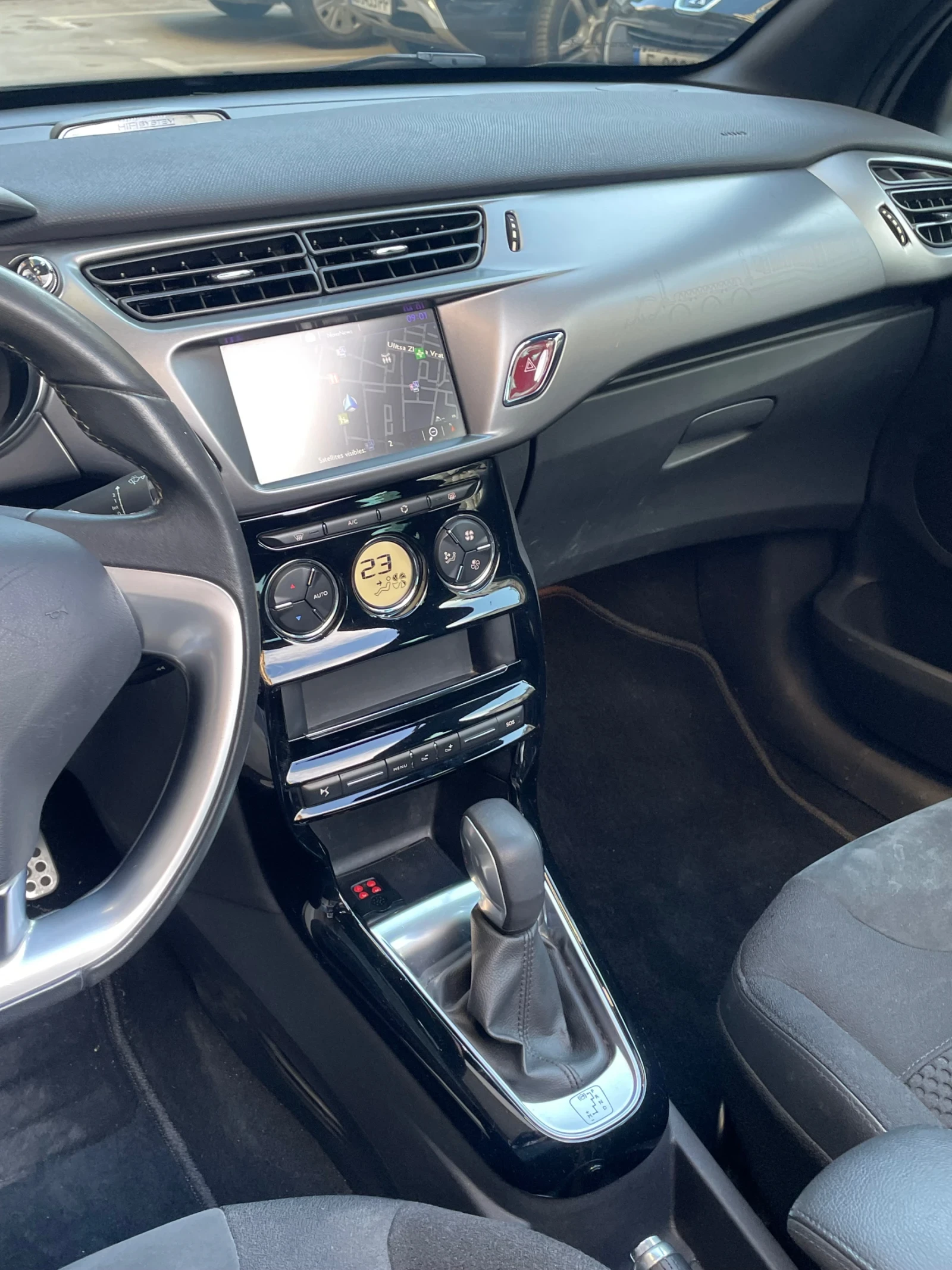 Citroen DS3 1.2 I Automatic Cabriolet  - изображение 9