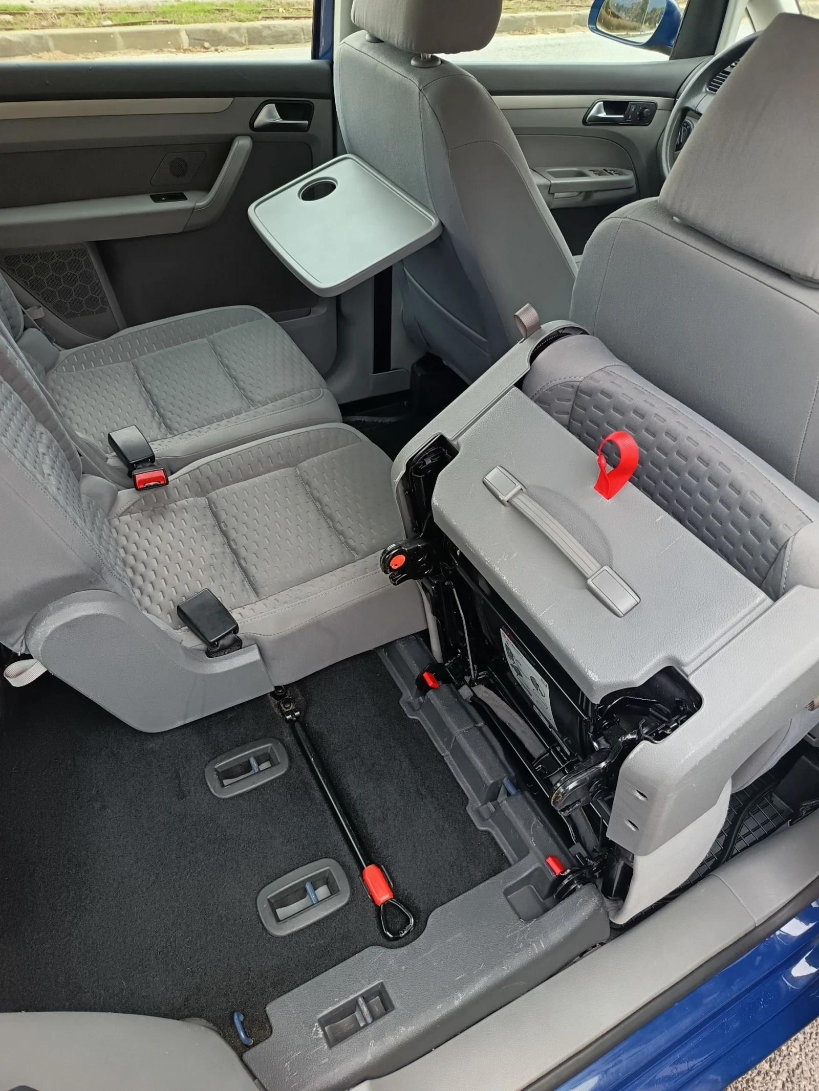 VW Touran, снимка 11 - Автомобили и джипове - 54042989