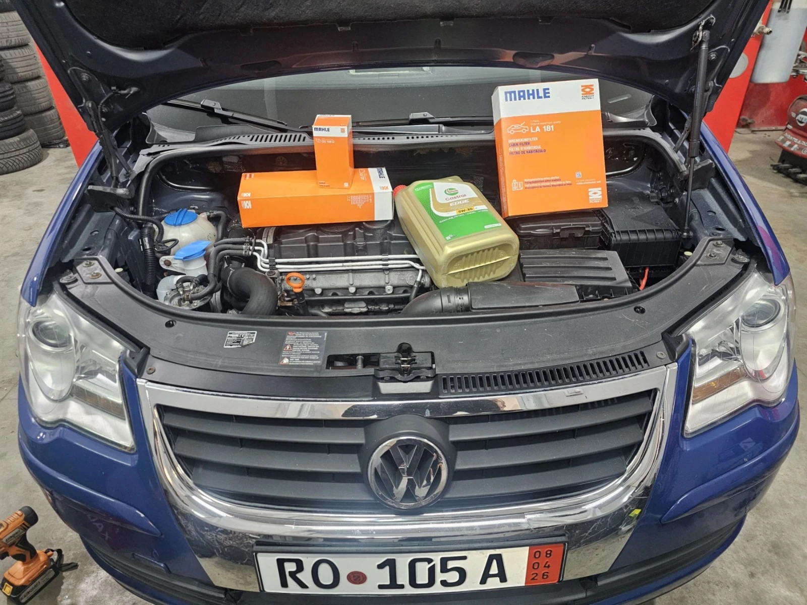 VW Touran, снимка 16 - Автомобили и джипове - 54042989