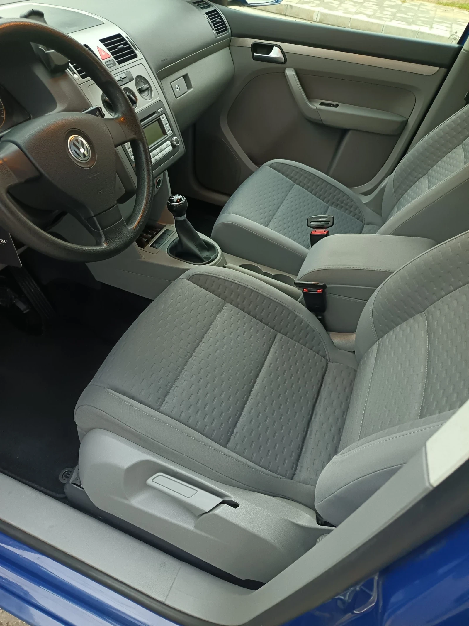 VW Touran, снимка 17 - Автомобили и джипове - 54042989