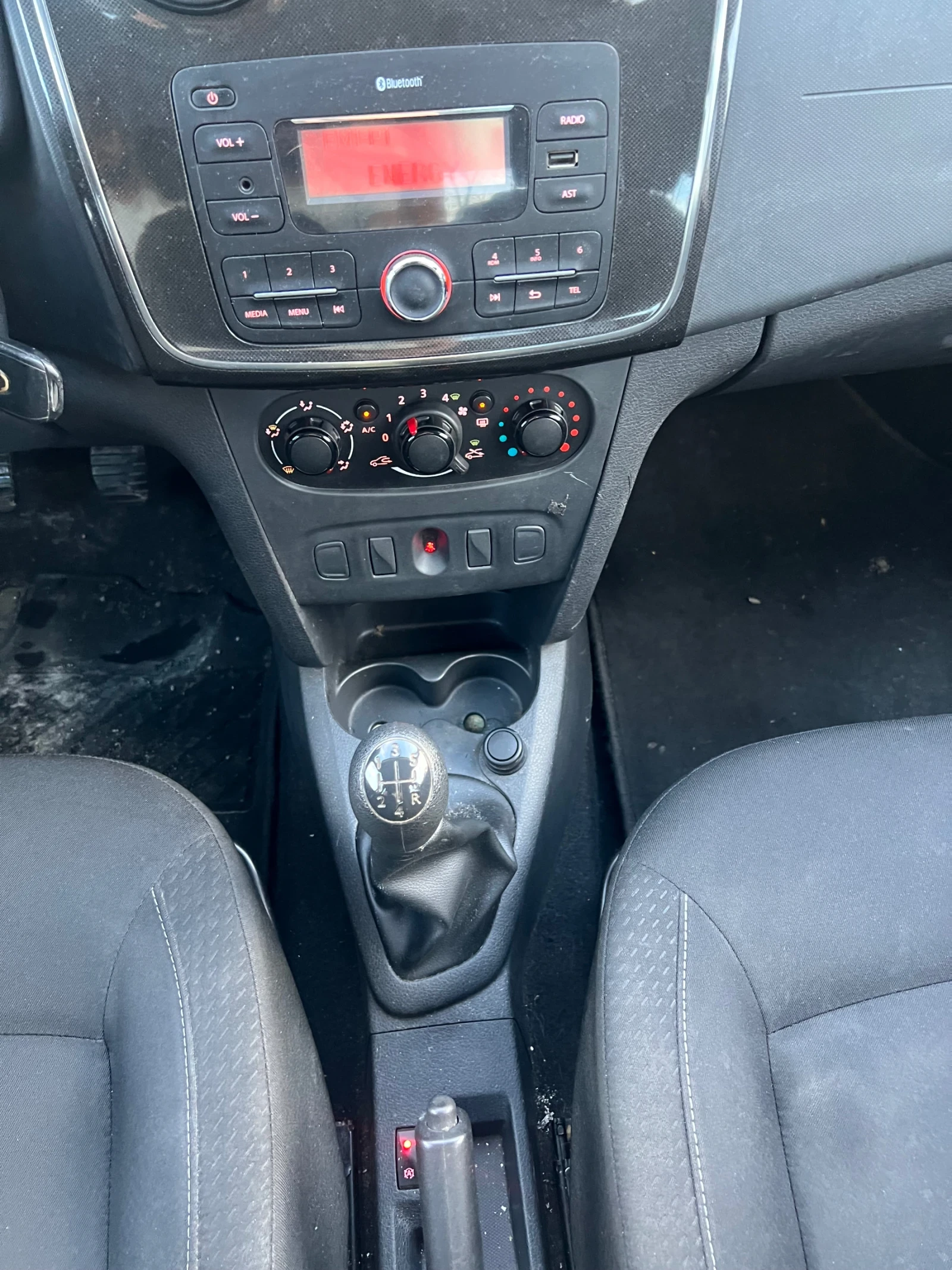 Dacia Logan * 1.0SCe* 73hp* Климатик* Газ* , снимка 12 - Автомобили и джипове - 54114683