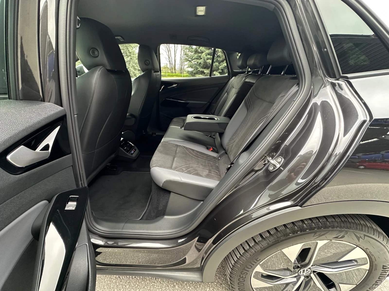 VW ID.4 PRO/204кс/54хил.км/Matrix/Keyless/360Cam/Масаж, снимка 11 - Автомобили и джипове - 54150674