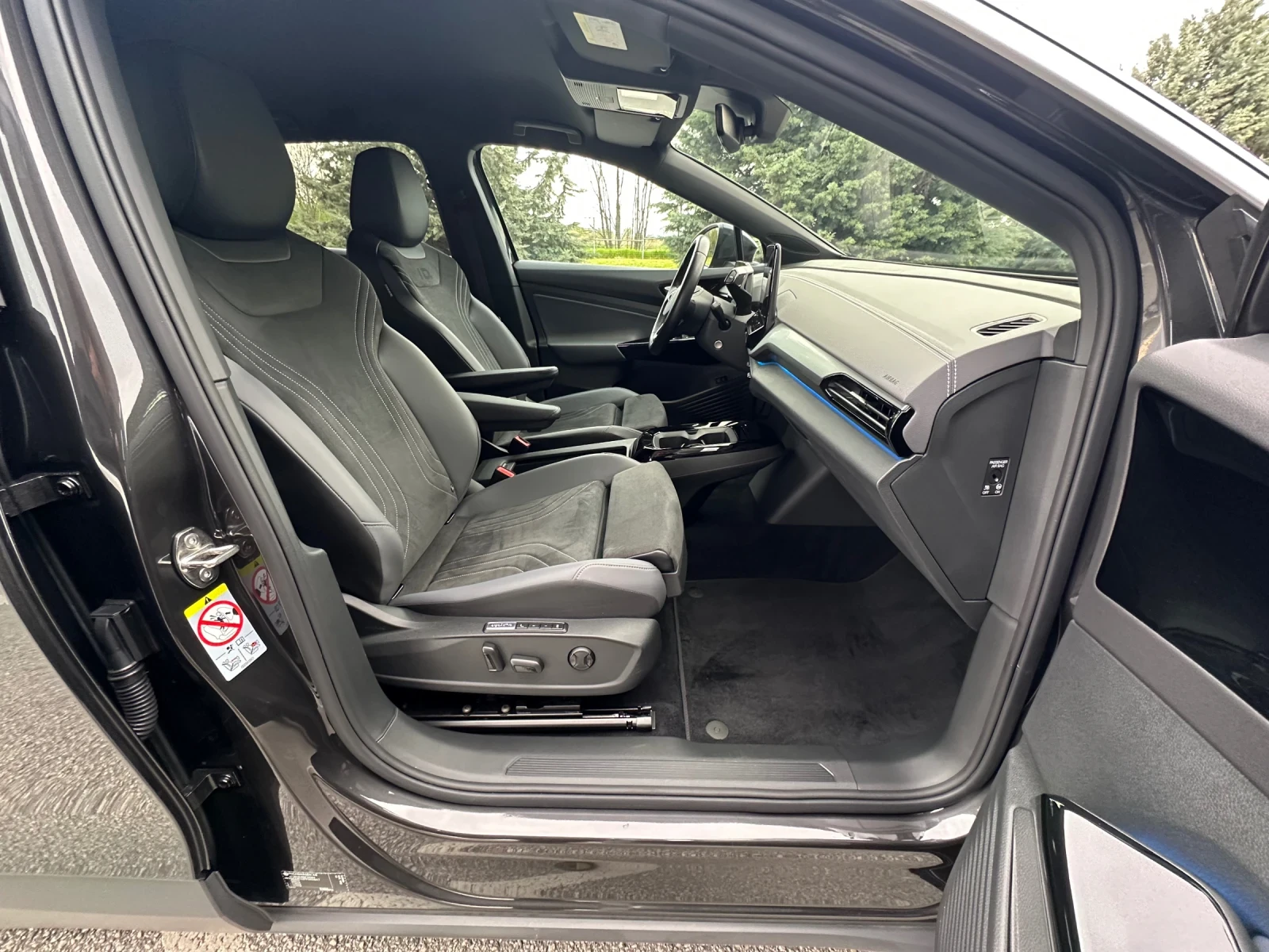 VW ID.4 PRO/204кс/54хил.км/Matrix/Keyless/360Cam/Масаж, снимка 10 - Автомобили и джипове - 54150674