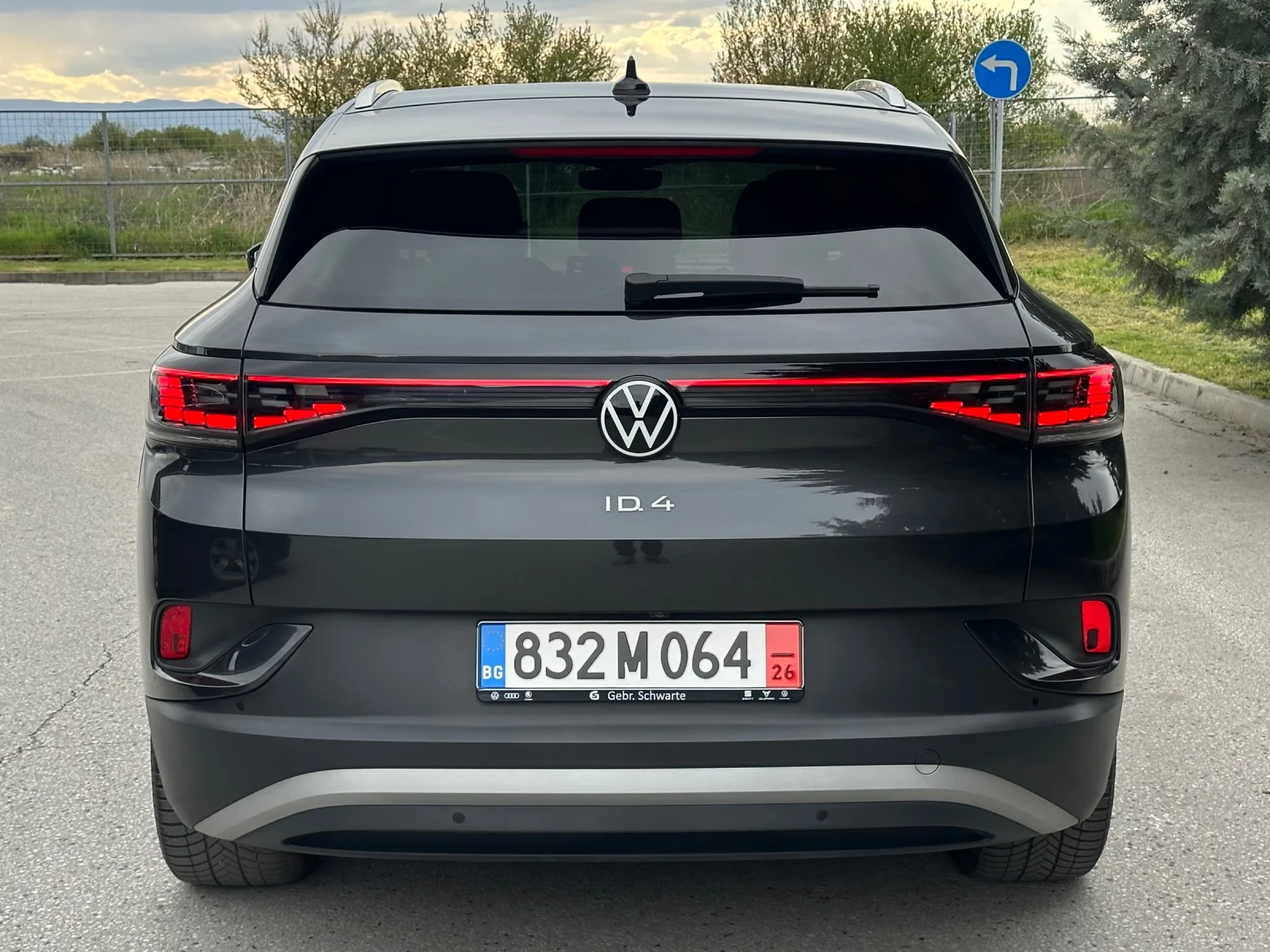 VW ID.4 PRO/204кс/54хил.км/Matrix/Keyless/360Cam/Масаж, снимка 5 - Автомобили и джипове - 54150674