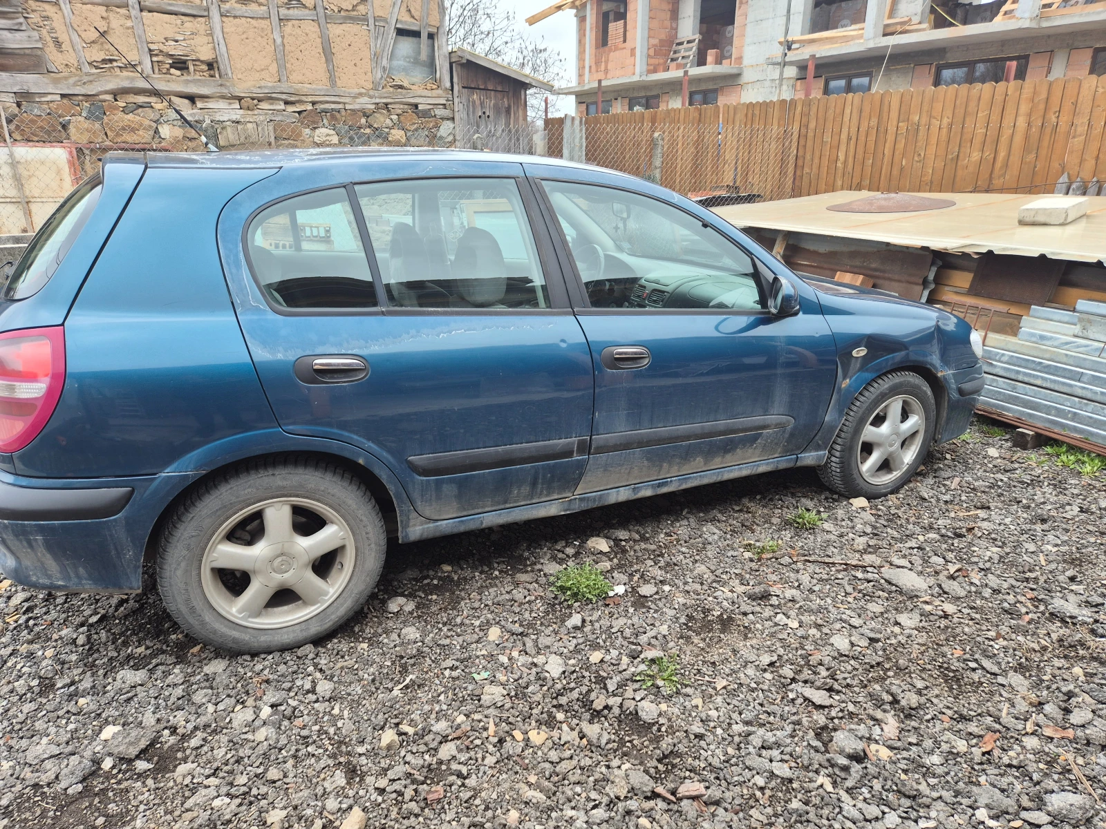 Nissan Almera 1500, снимка 2 - Автомобили и джипове - 54437839
