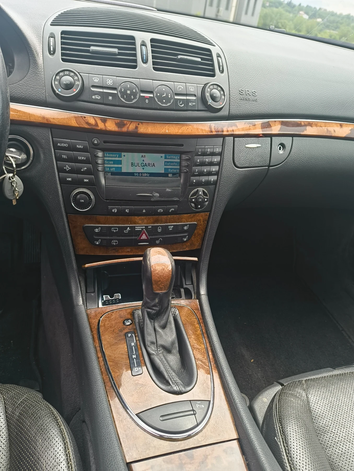 Mercedes-Benz E 320 CDI, снимка 9 - Автомобили и джипове - 54639915