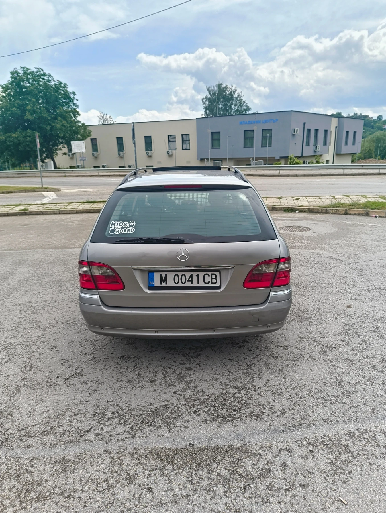Mercedes-Benz E 320 CDI, снимка 3 - Автомобили и джипове - 54639915