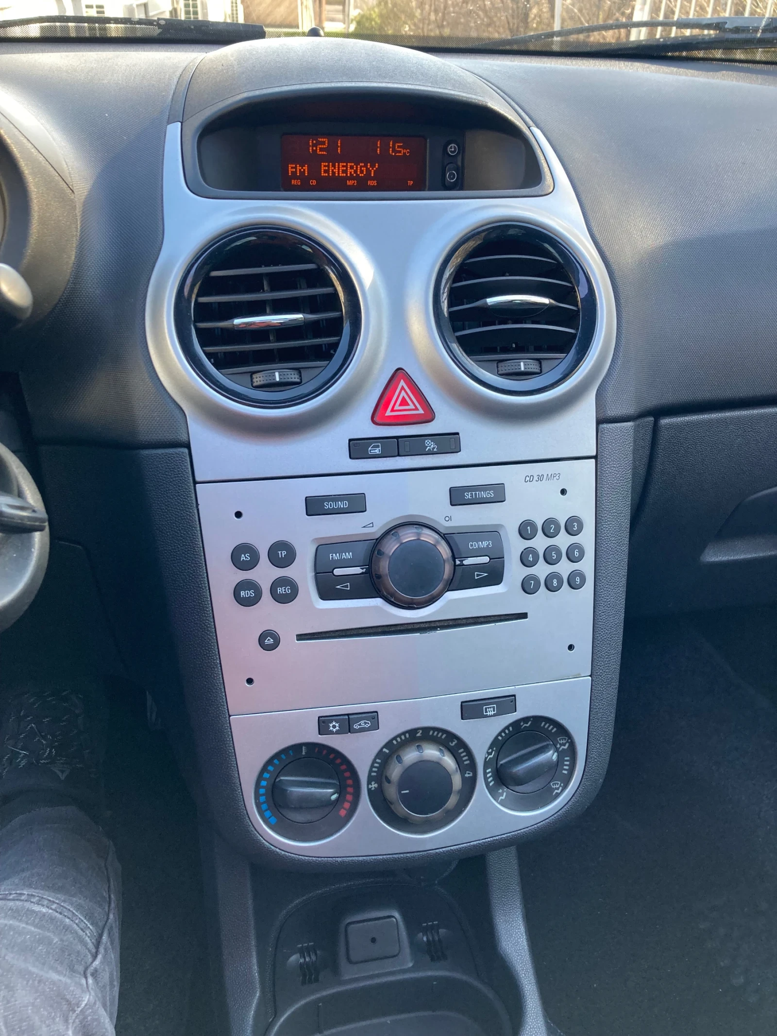 Opel Corsa 1.3 dci, снимка 8 - Автомобили и джипове - 54829441