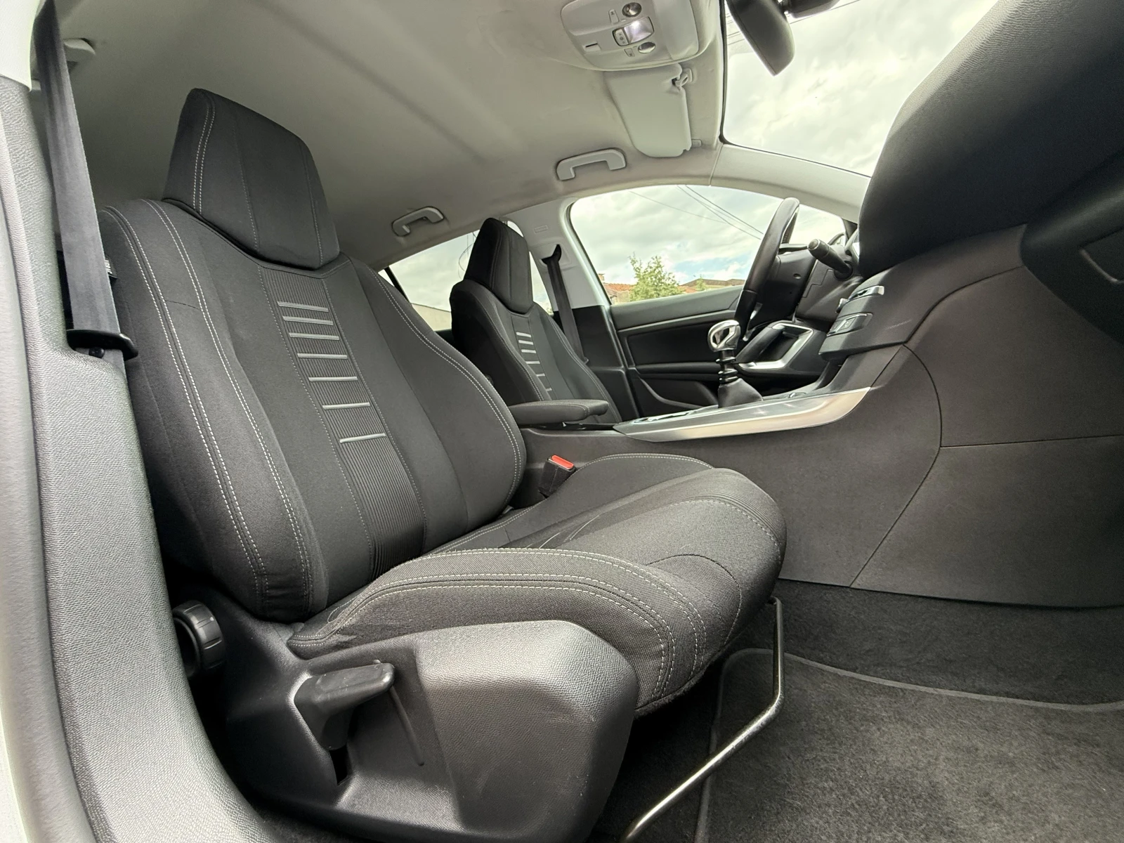 Peugeot 308 1.6HDI-FULL-LED-TOP, снимка 14 - Автомобили и джипове - 55176831