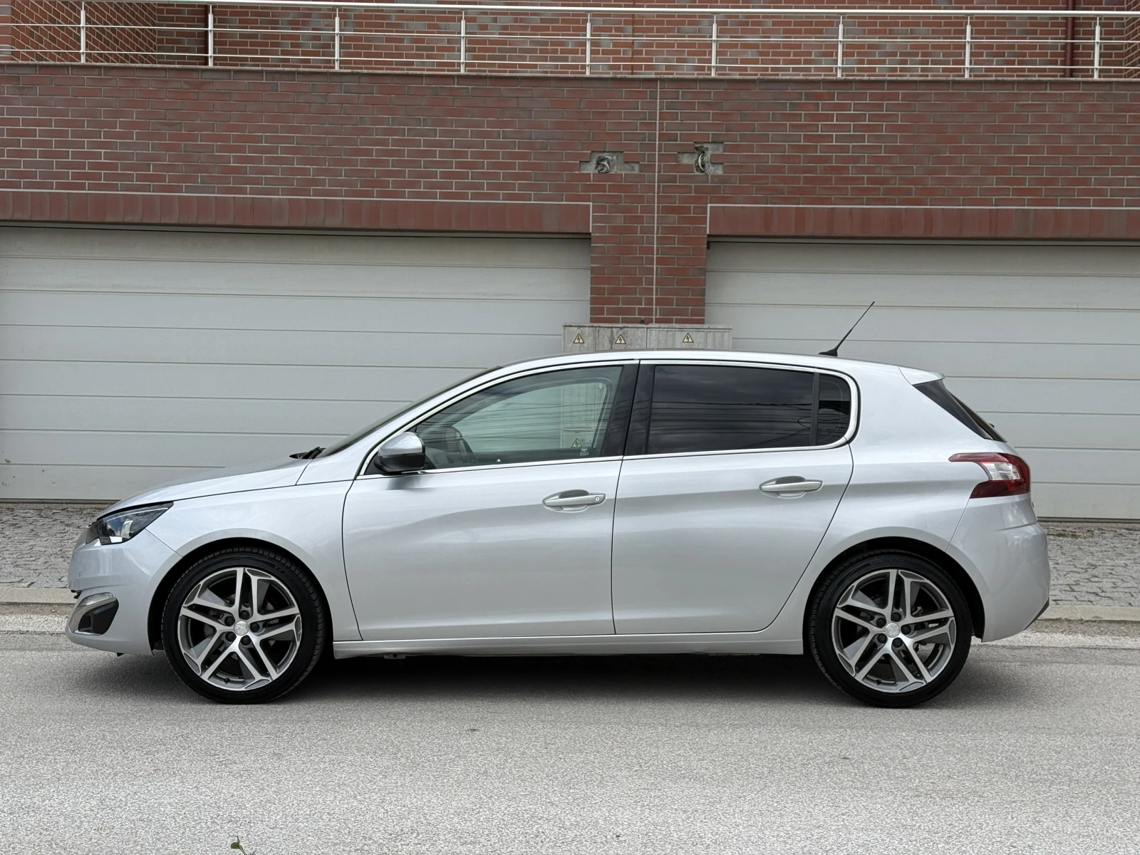 Peugeot 308 1.6HDI-FULL-LED-TOP, снимка 8 - Автомобили и джипове - 55176831
