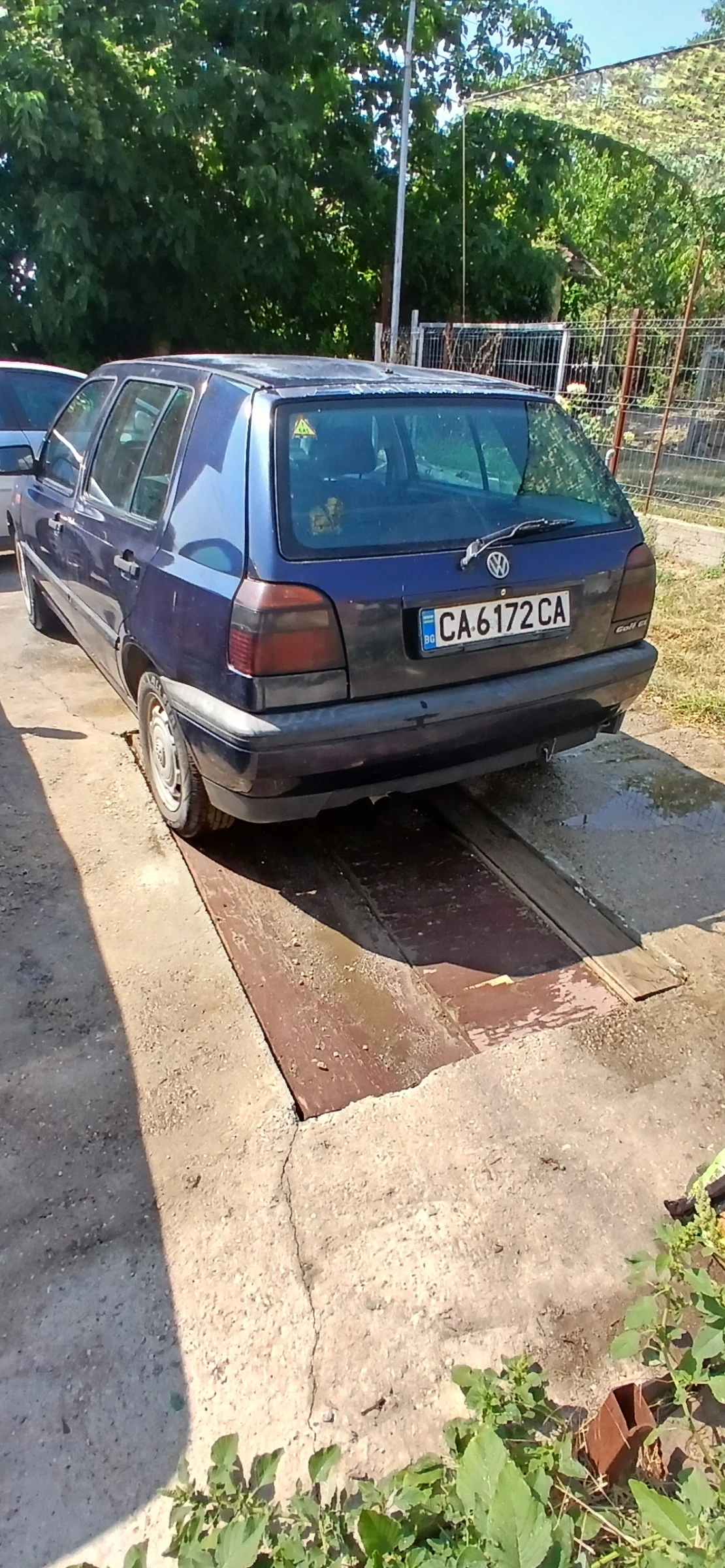 VW Golf 1.8 90кс, снимка 4 - Автомобили и джипове - 55768063