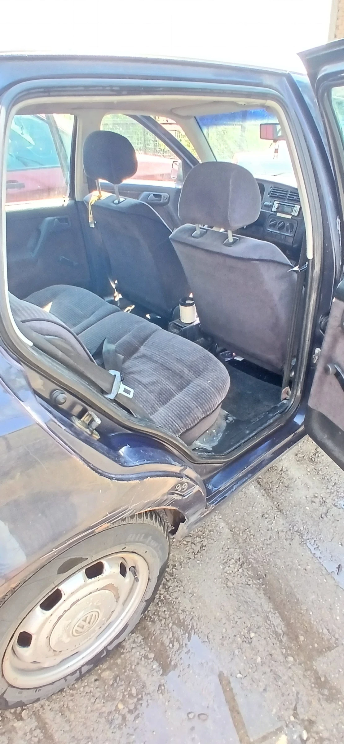 VW Golf 1.8 90кс, снимка 8 - Автомобили и джипове - 55768063