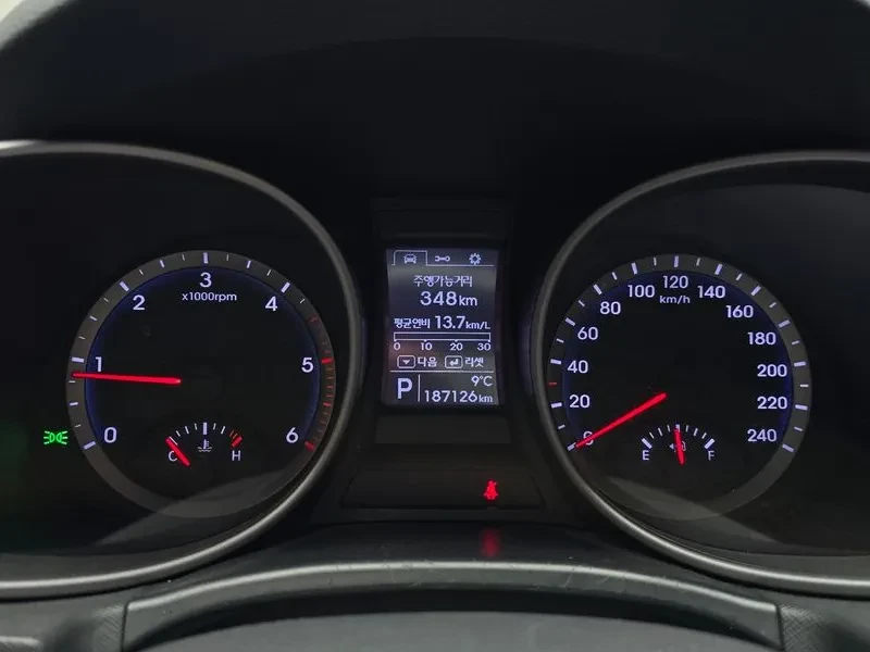 Hyundai Santa fe DIESEL (E-VGT) 2.0 4WD PREMIUM, снимка 8 - Автомобили и джипове - 55110461
