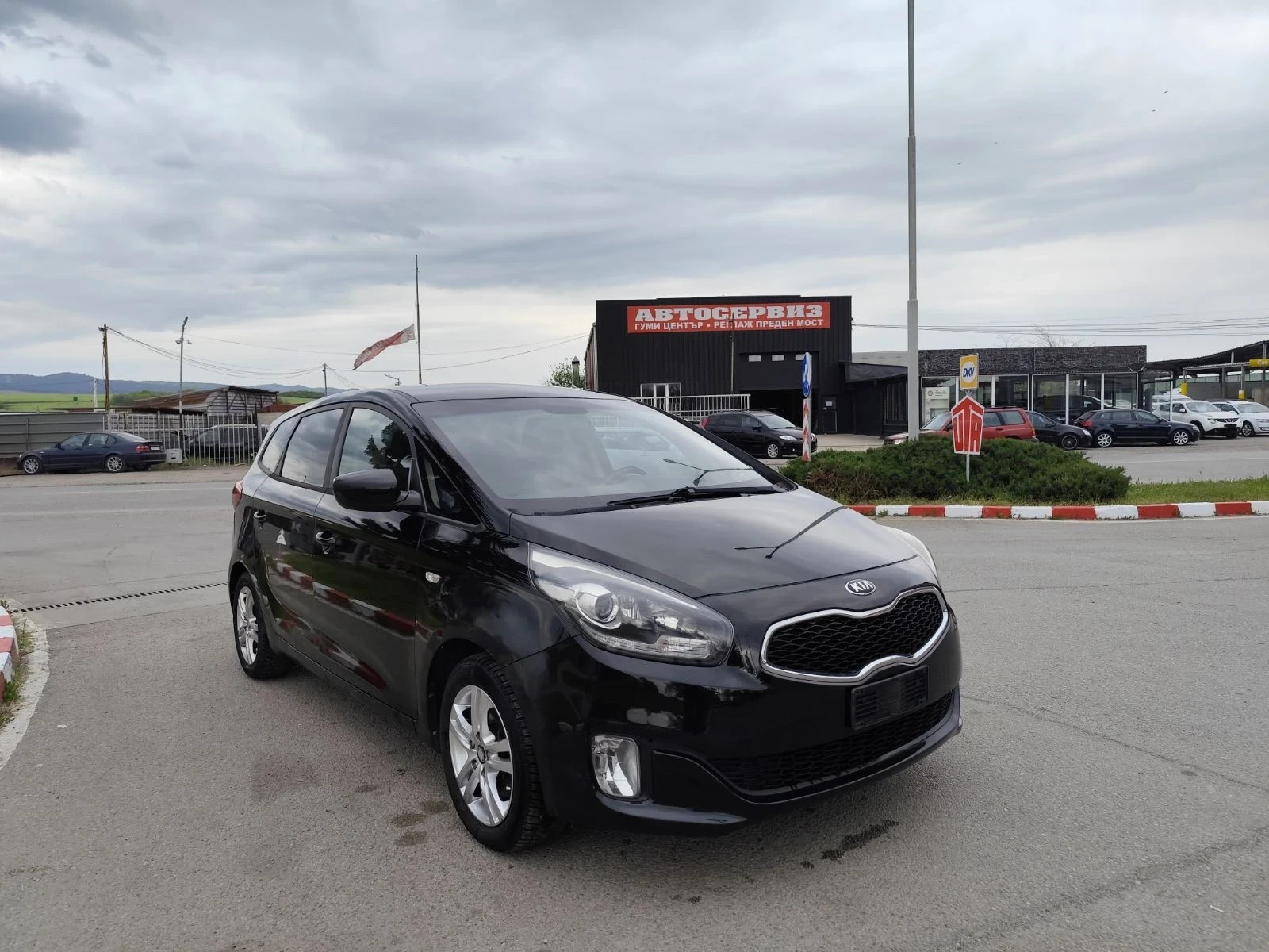 Kia Carens 1.7CRDI* EURO 5B* FACELIFT, снимка 2 - Автомобили и джипове - 50985890