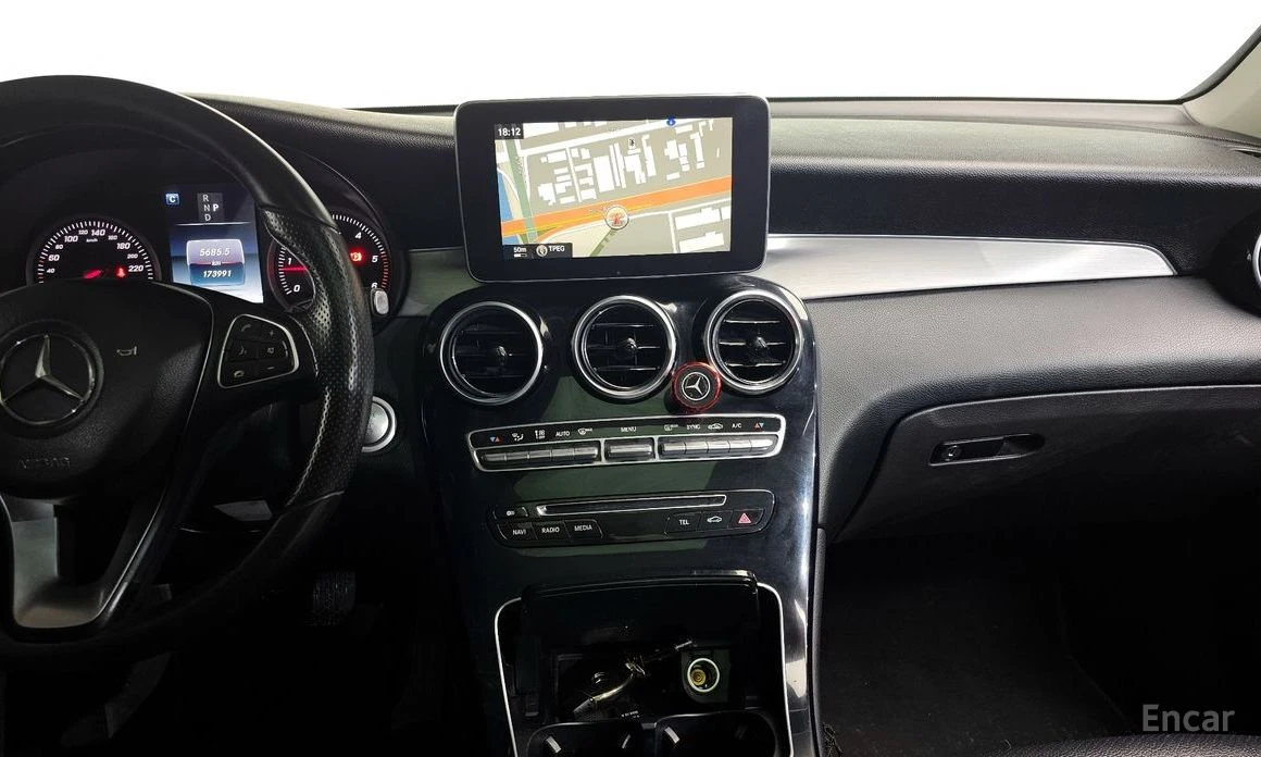 Mercedes-Benz GLC 220 ПАМЕТ* КОЖА* КАМЕРА* 4 ПОДГРЕВА, снимка 13 - Автомобили и джипове - 53989435