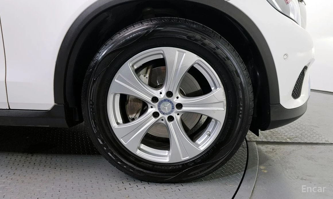 Mercedes-Benz GLC 220 ПАМЕТ* КОЖА* КАМЕРА* 4 ПОДГРЕВА, снимка 5 - Автомобили и джипове - 53989435