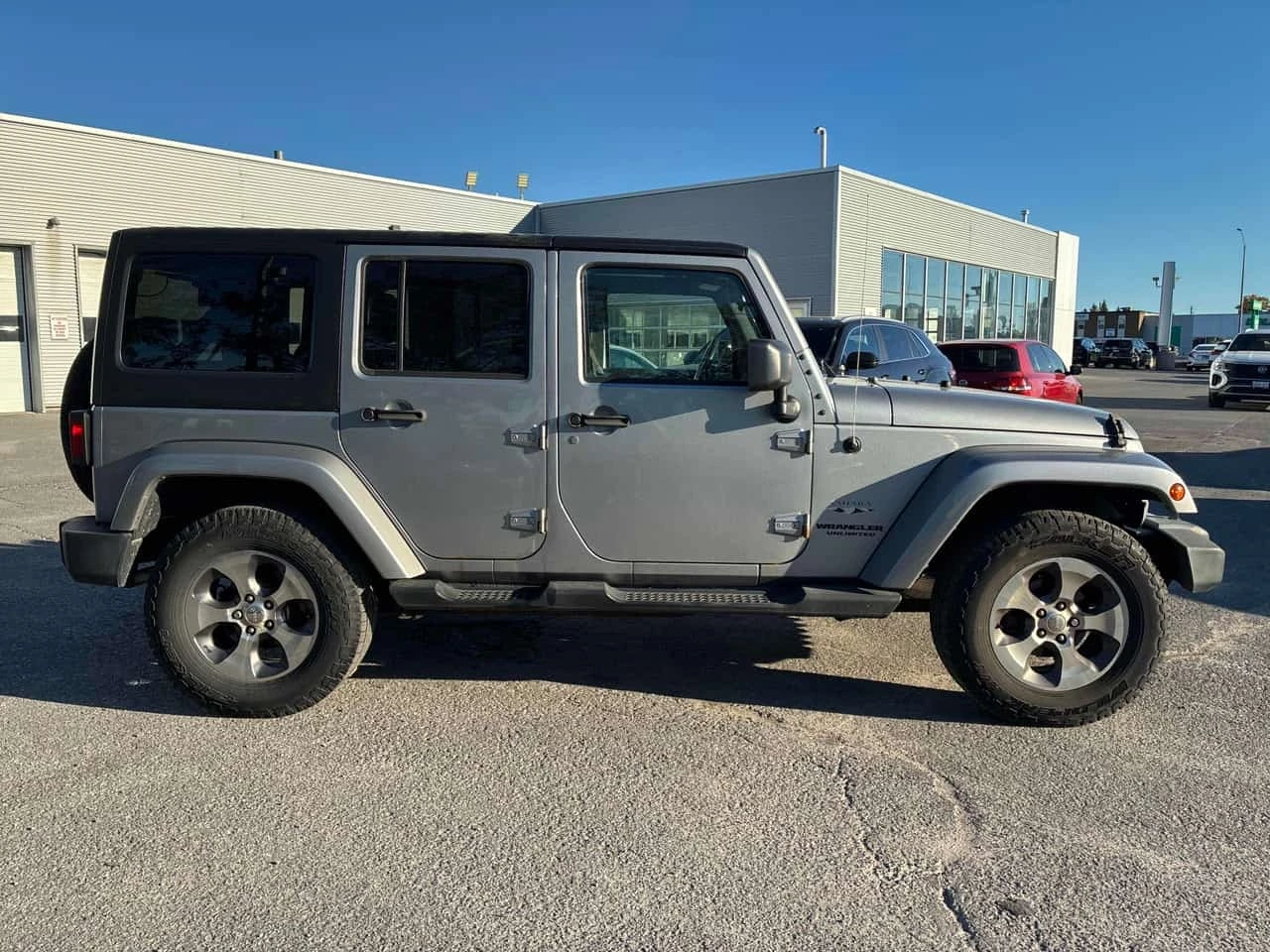 Jeep Wrangler * Sahara * АВТОКРЕДИТ БЕЗ ПЪРВОНАЧАЛНА ВНОСКА* , снимка 3 - Автомобили и джипове - 56211618