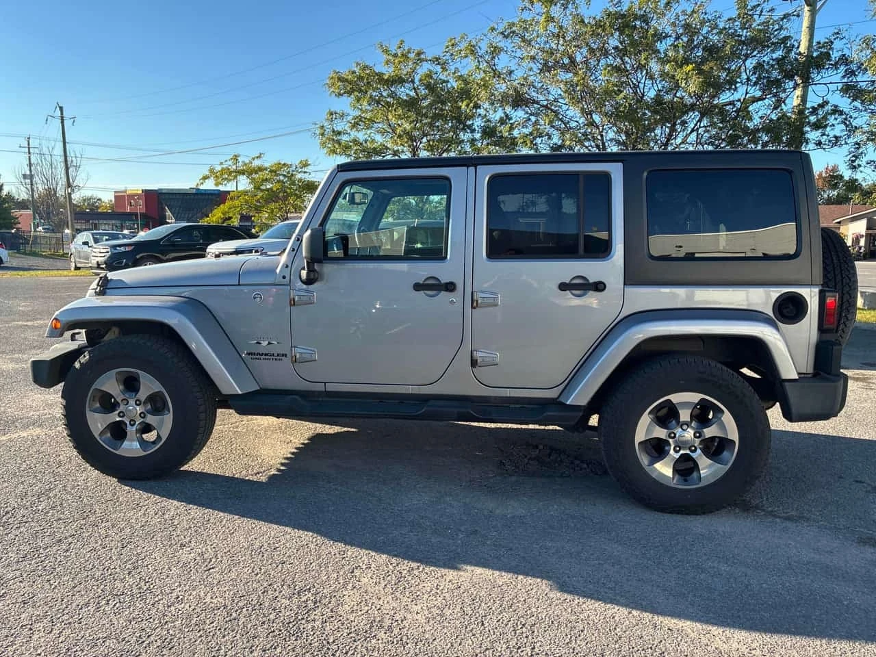 Jeep Wrangler * Sahara * АВТОКРЕДИТ БЕЗ ПЪРВОНАЧАЛНА ВНОСКА* , снимка 2 - Автомобили и джипове - 56211618