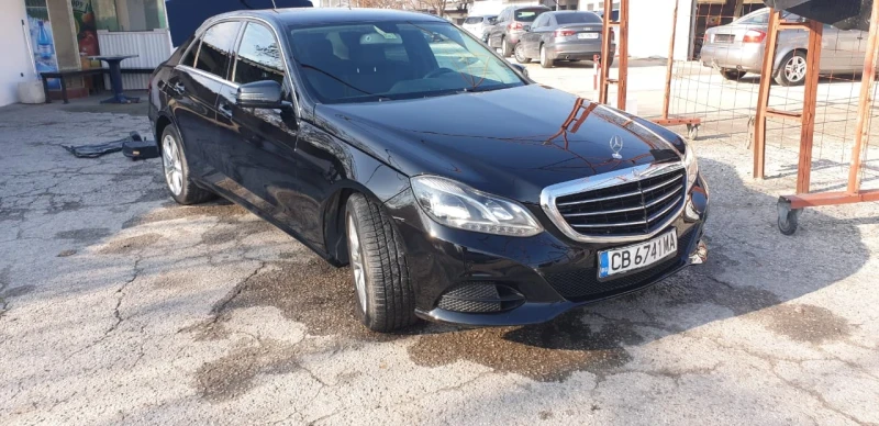 Mercedes-Benz E 220, снимка 1 - Автомобили и джипове - 47353896