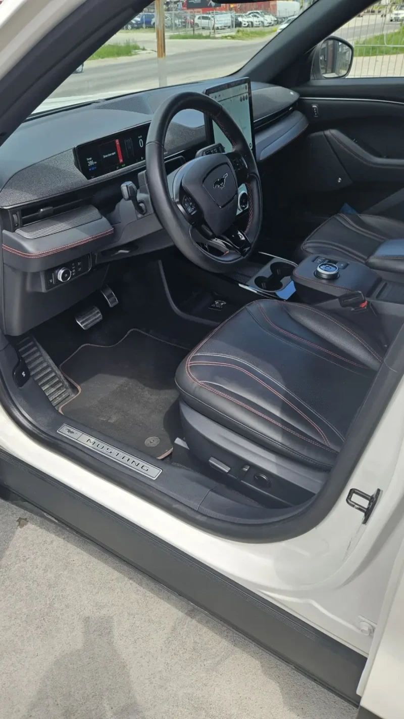 Ford Mustang Mach-E AWD, снимка 15 - Автомобили и джипове - 52459143