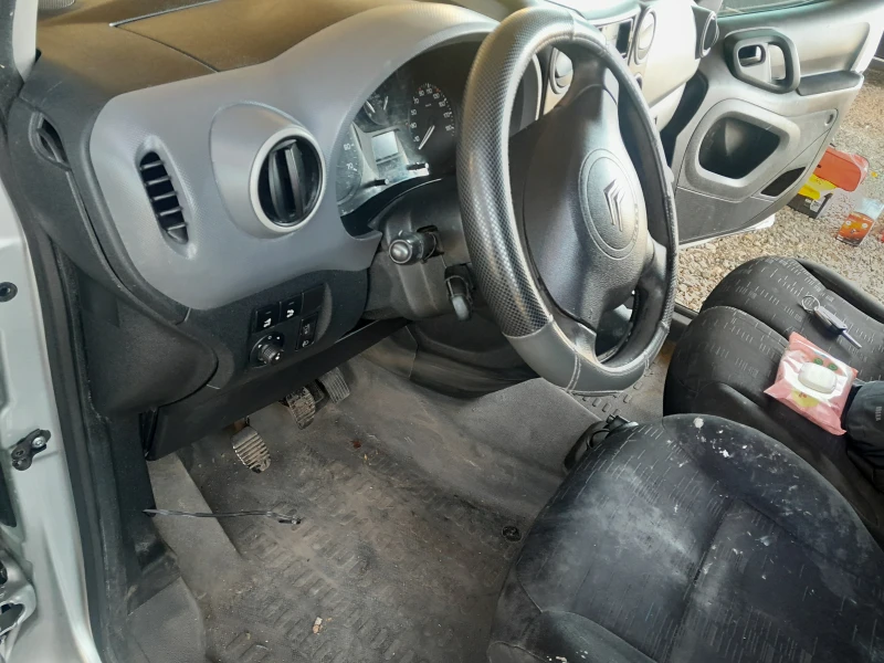 Citroen Berlingo 1.6 HDI, снимка 10 - Автомобили и джипове - 51876664