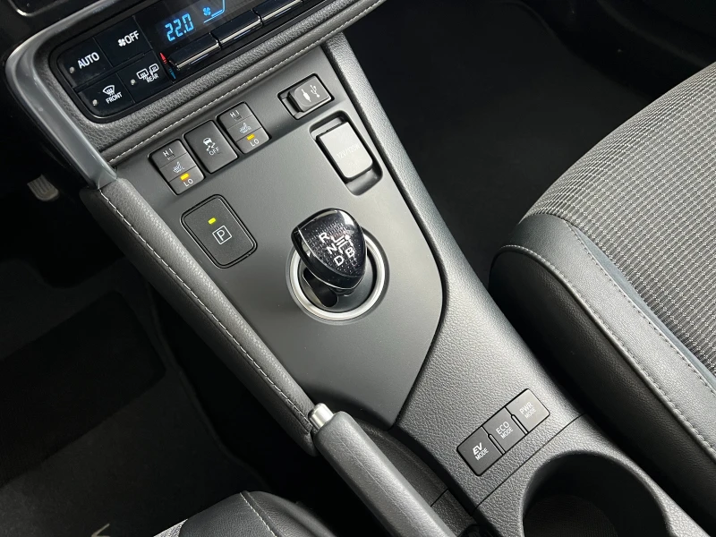 Toyota Auris 1.8Hybrid Lounge Подгрев LED Самопаркиране Keyless, снимка 10 - Автомобили и джипове - 50277419