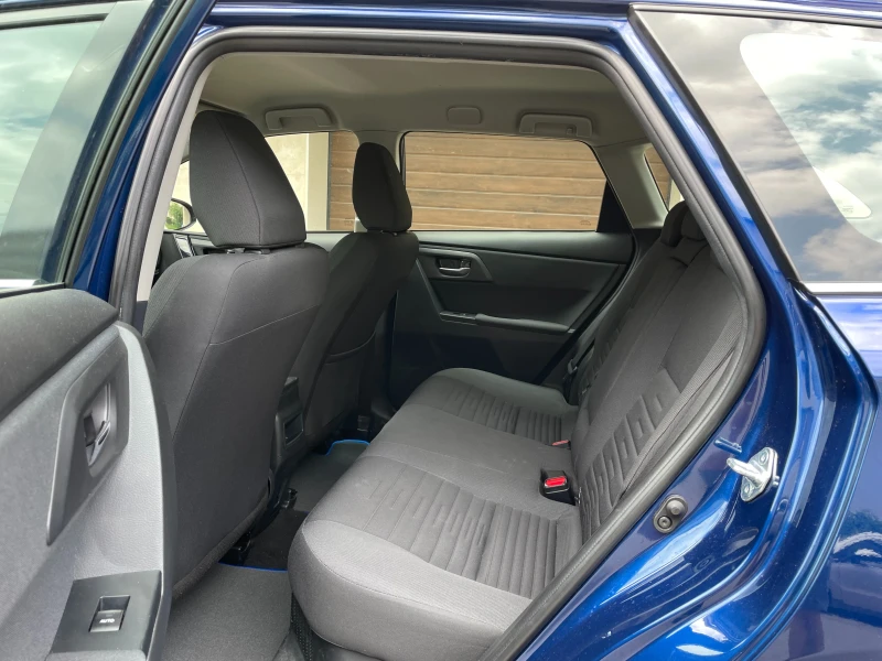 Toyota Auris 1.8 Hybrid e-CVT Facelift- в ГАРАНЦИЯ, снимка 13 - Автомобили и джипове - 50621030
