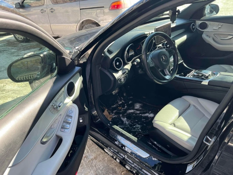Mercedes-Benz C 300 * CARFAX * ЦЕНА ДО БГ, снимка 7 - Автомобили и джипове - 53306180