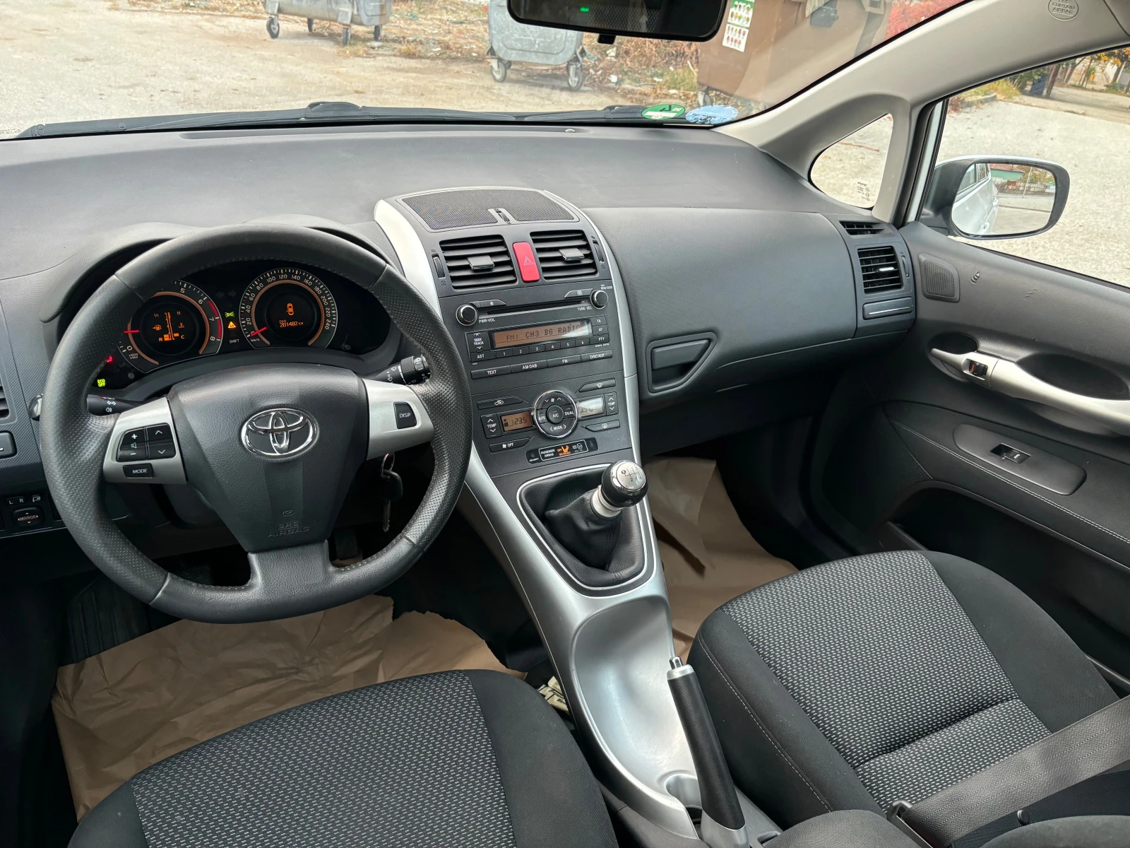 Toyota Auris 1.3 vvti - изображение 4