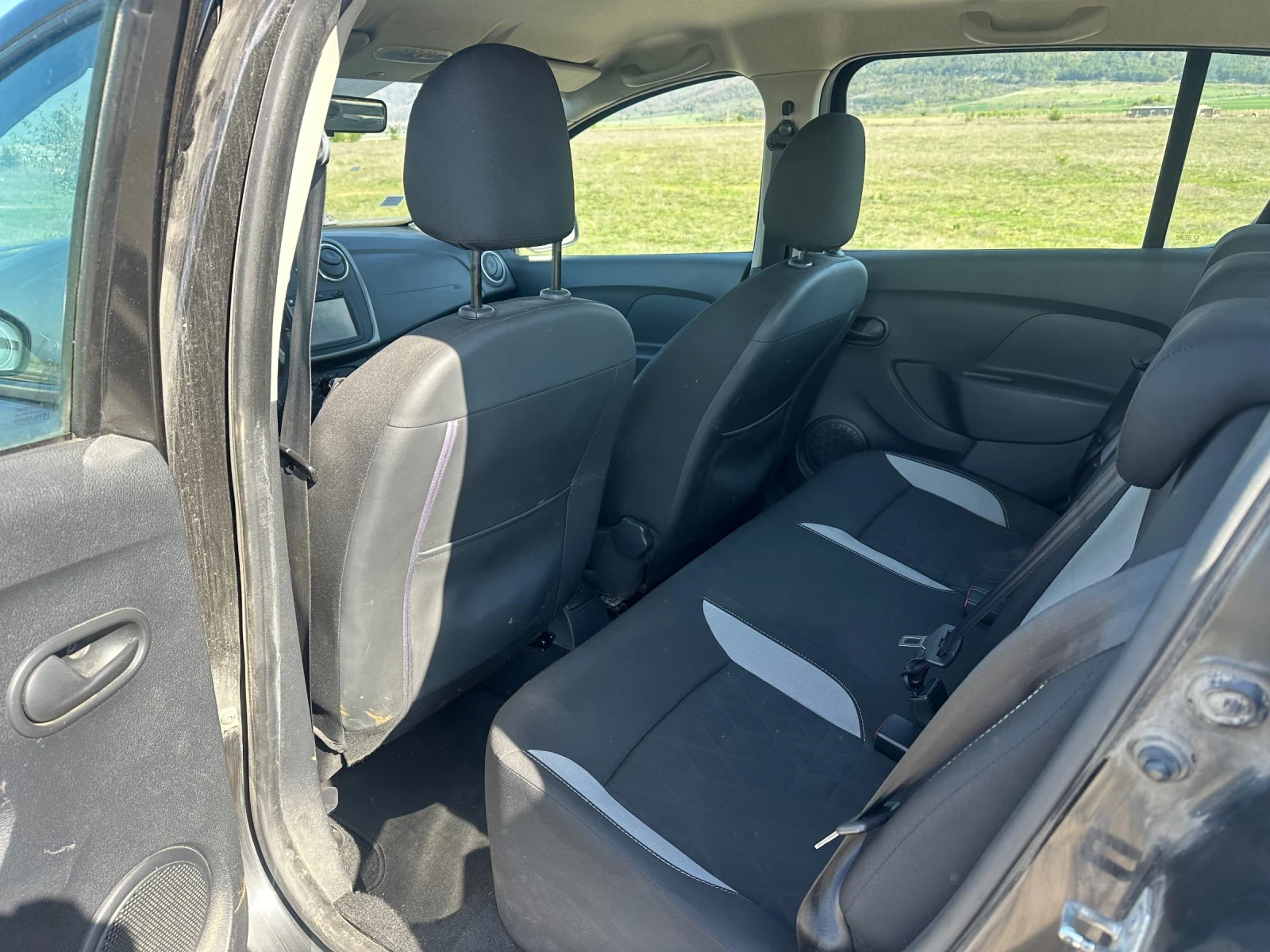 Dacia Sandero 1.5 DCI STEPWAY  - изображение 8