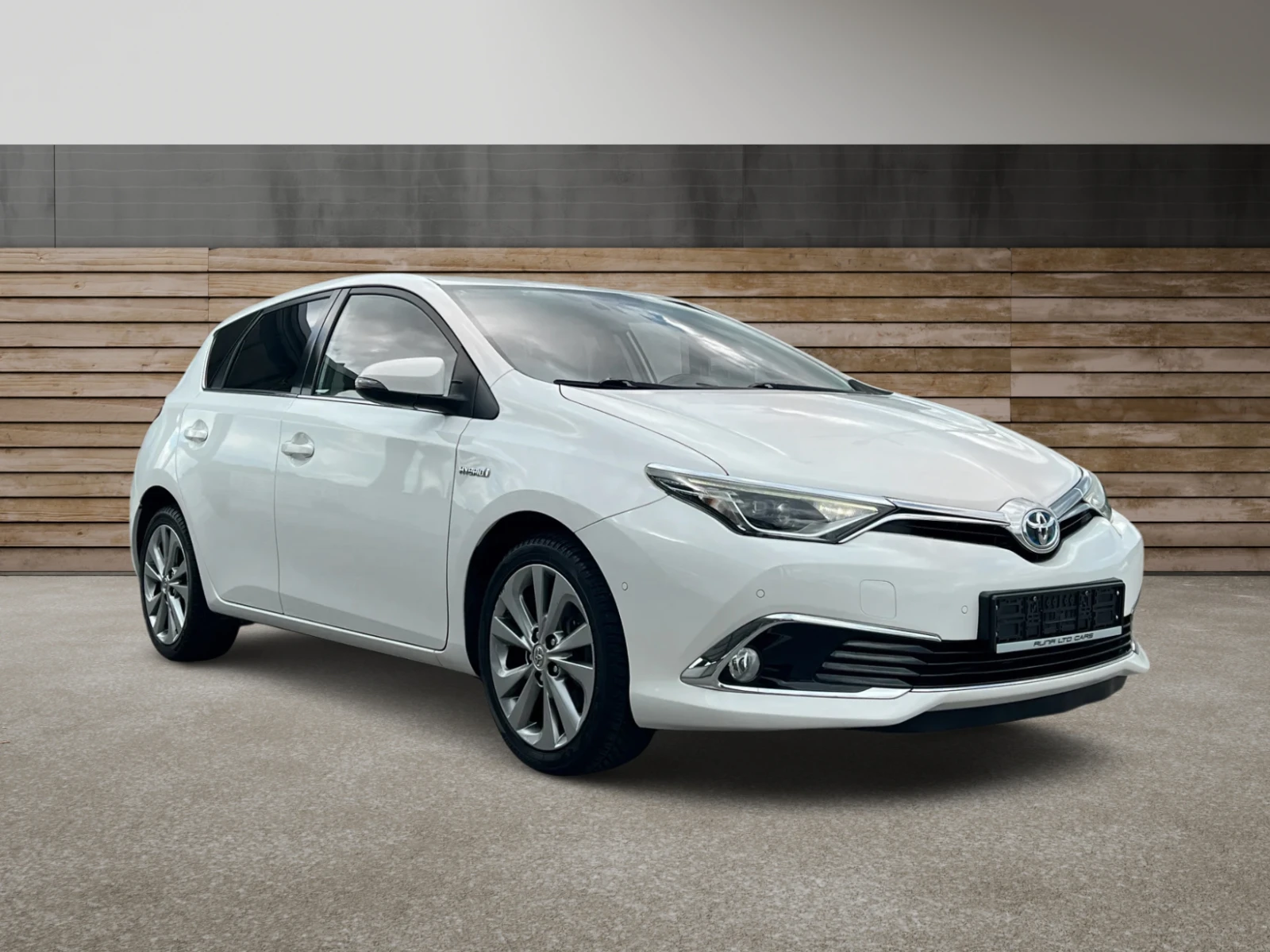 Toyota Auris 1.8Hybrid Lounge Подгрев LED Самопаркиране Keyless - изображение 3