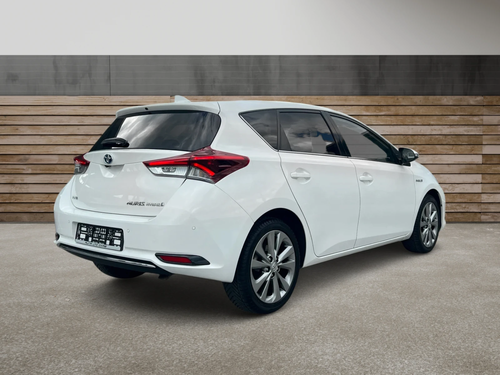 Toyota Auris 1.8Hybrid Lounge Подгрев LED Самопаркиране Keyless - изображение 6