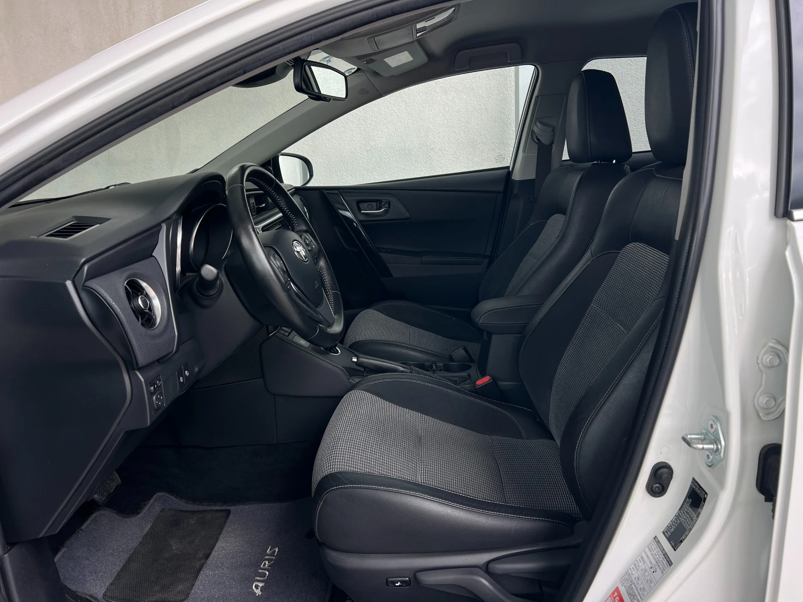 Toyota Auris 1.8Hybrid Lounge  LED  Keyless | Mobile.bg   13