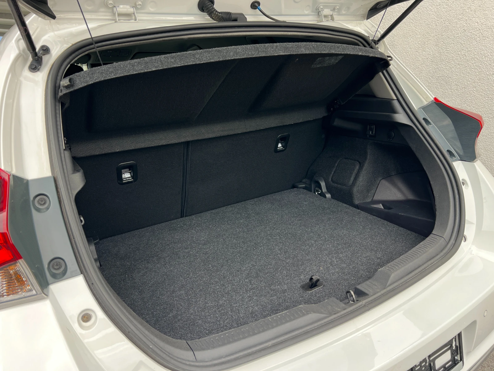 Toyota Auris 1.8Hybrid Lounge  LED  Keyless | Mobile.bg   15