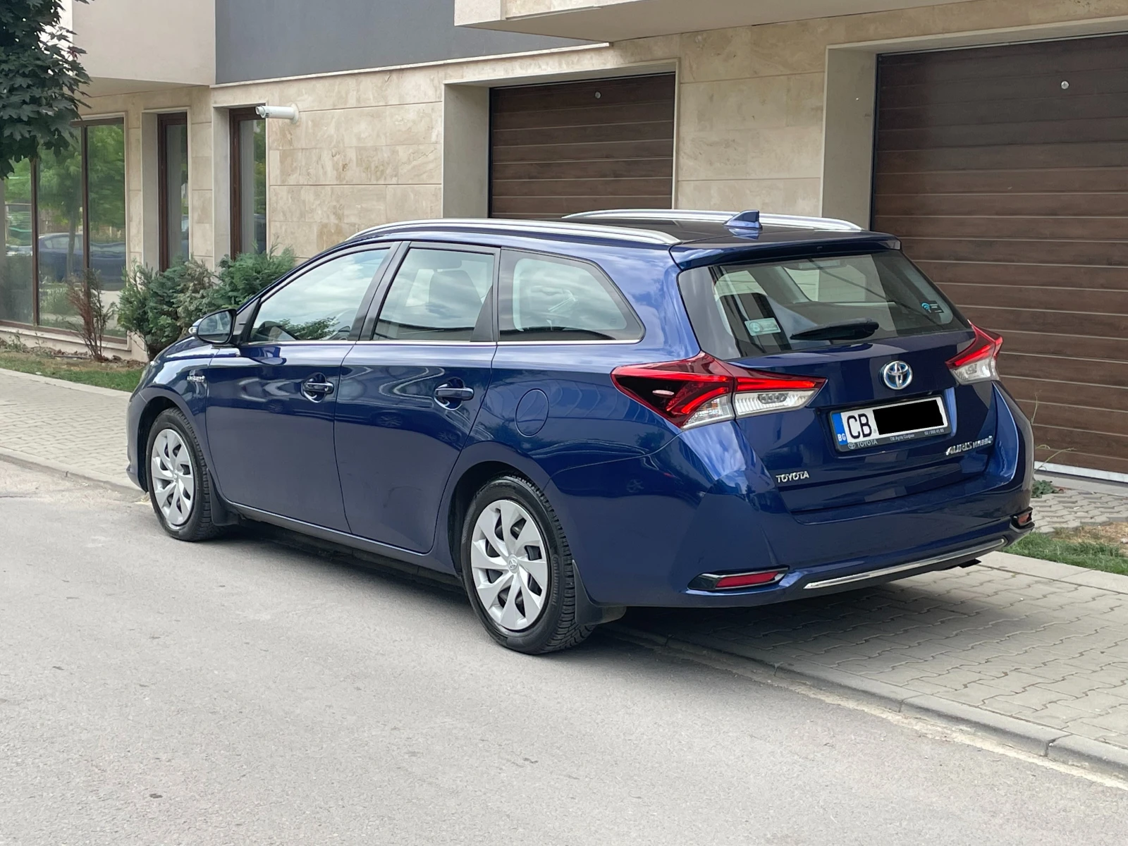 Toyota Auris 1.8 Hybrid e-CVT Facelift- в ГАРАНЦИЯ - изображение 4
