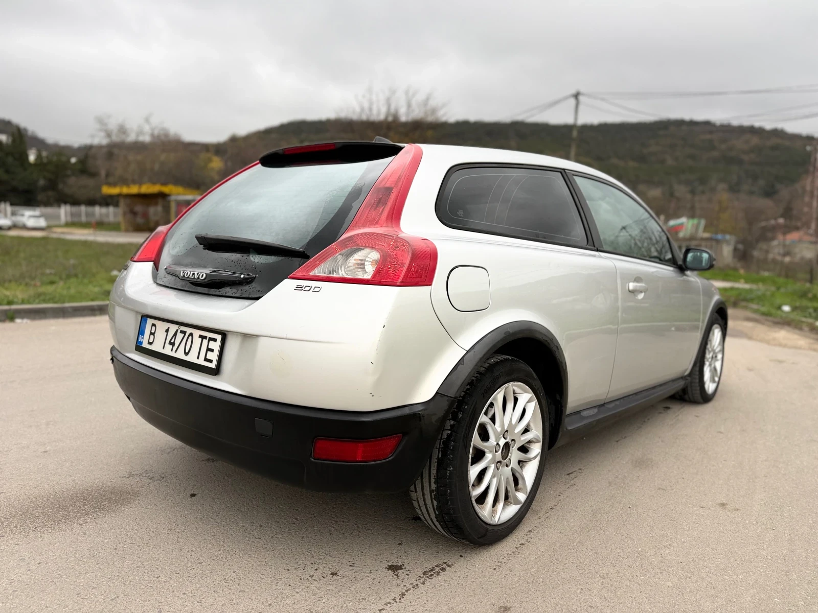 Volvo C30 2.0 6 Скорости 2008г 5л/100км Климатроник Редовна - изображение 3