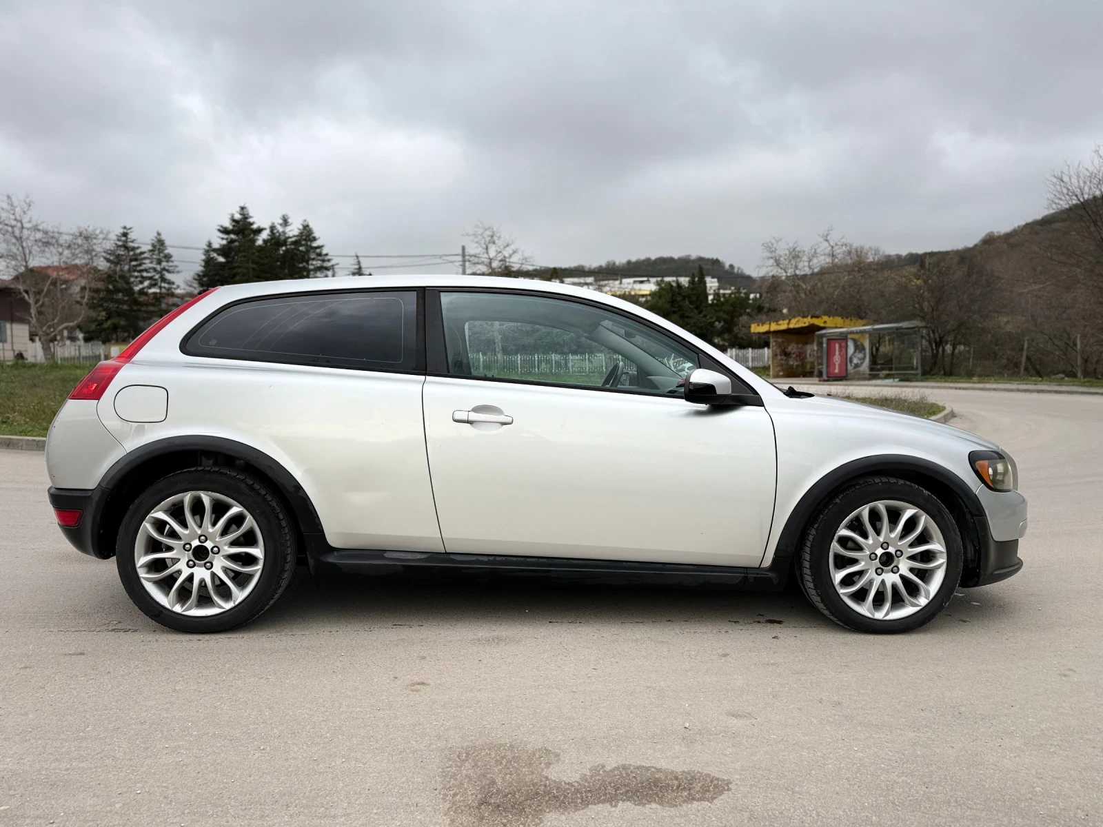 Volvo C30 2.0 6 Скорости 2008г 5л/100км Климатроник Редовна - изображение 2
